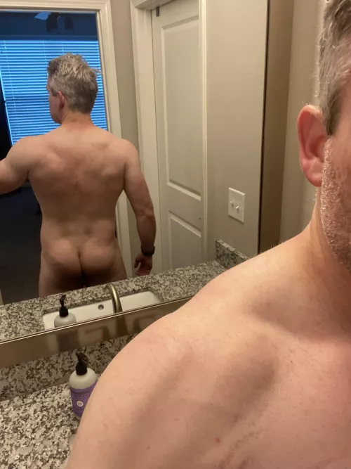 [41] About to hit this shower, anyone want to join and see the front?😉