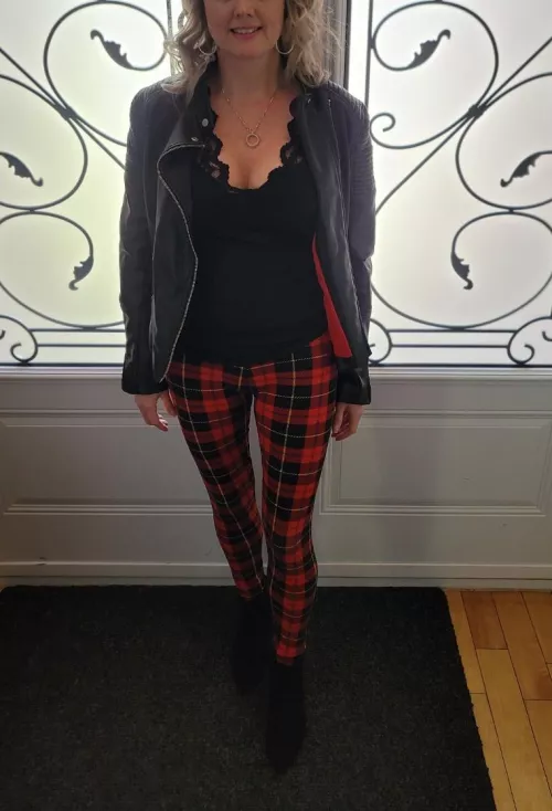 42 year old MILF. Feel free to say hello.