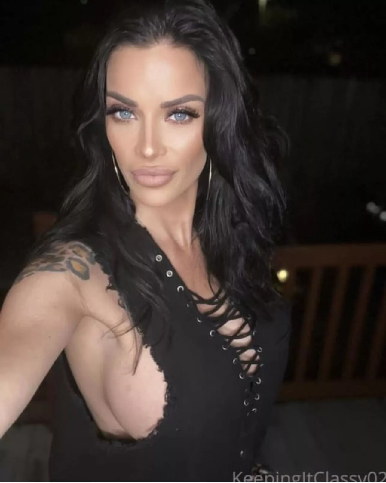 43yo Lauren Sky!! Love the sight of her side boob!!