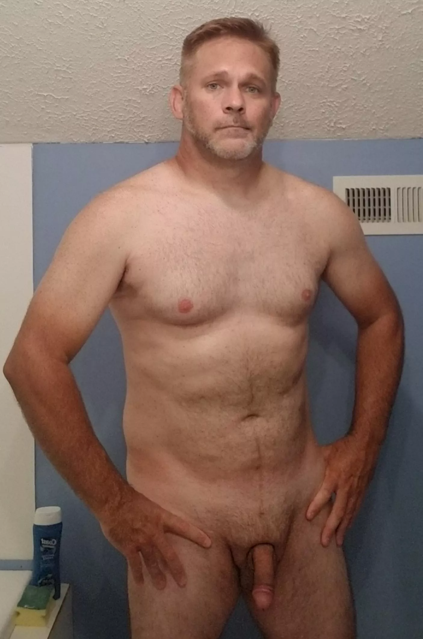[44] 6'0 219lbs
