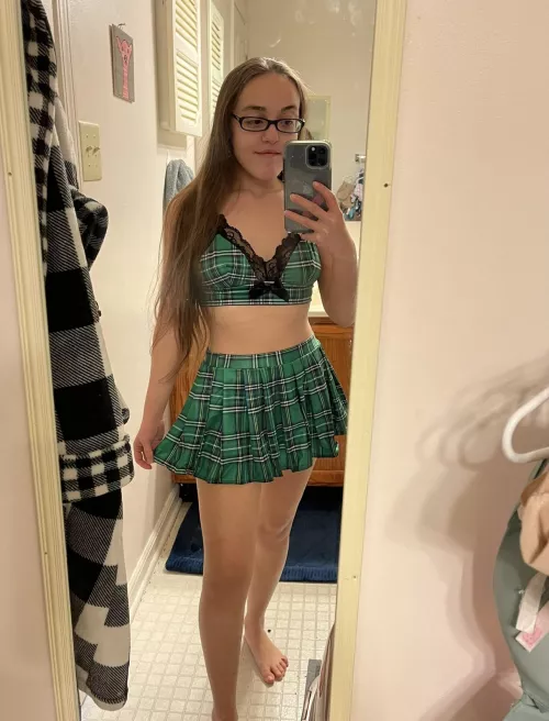 4’8 petite smash or pass? 💚
