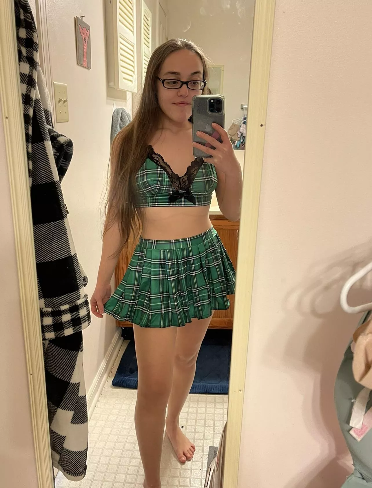 4’8 petite smash or pass? 💚