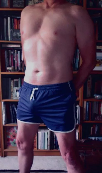 53 dad bulging in gym shorts 53 dad bulging in gym shorts
