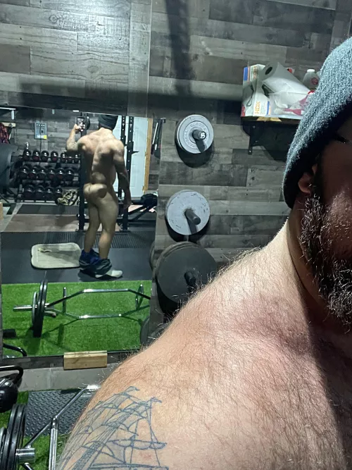 55 outside means less clothes in the gym today 😉😉 (m)