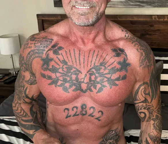 (56) Oops, unplanned close up. These tripod/ring light things take some getting used to. 😜