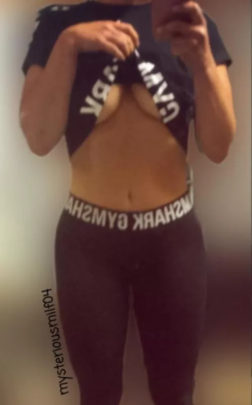 5am gym peek-a-boob 40/[f]