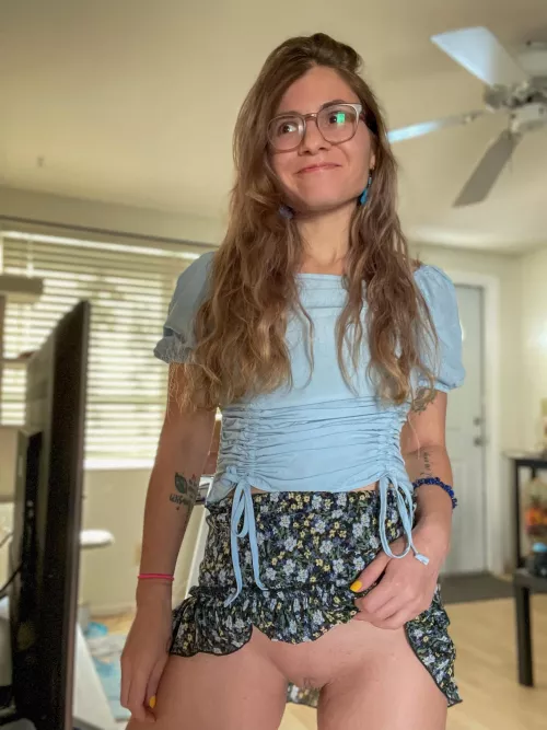 5ft of pure awkwardness, any takers?