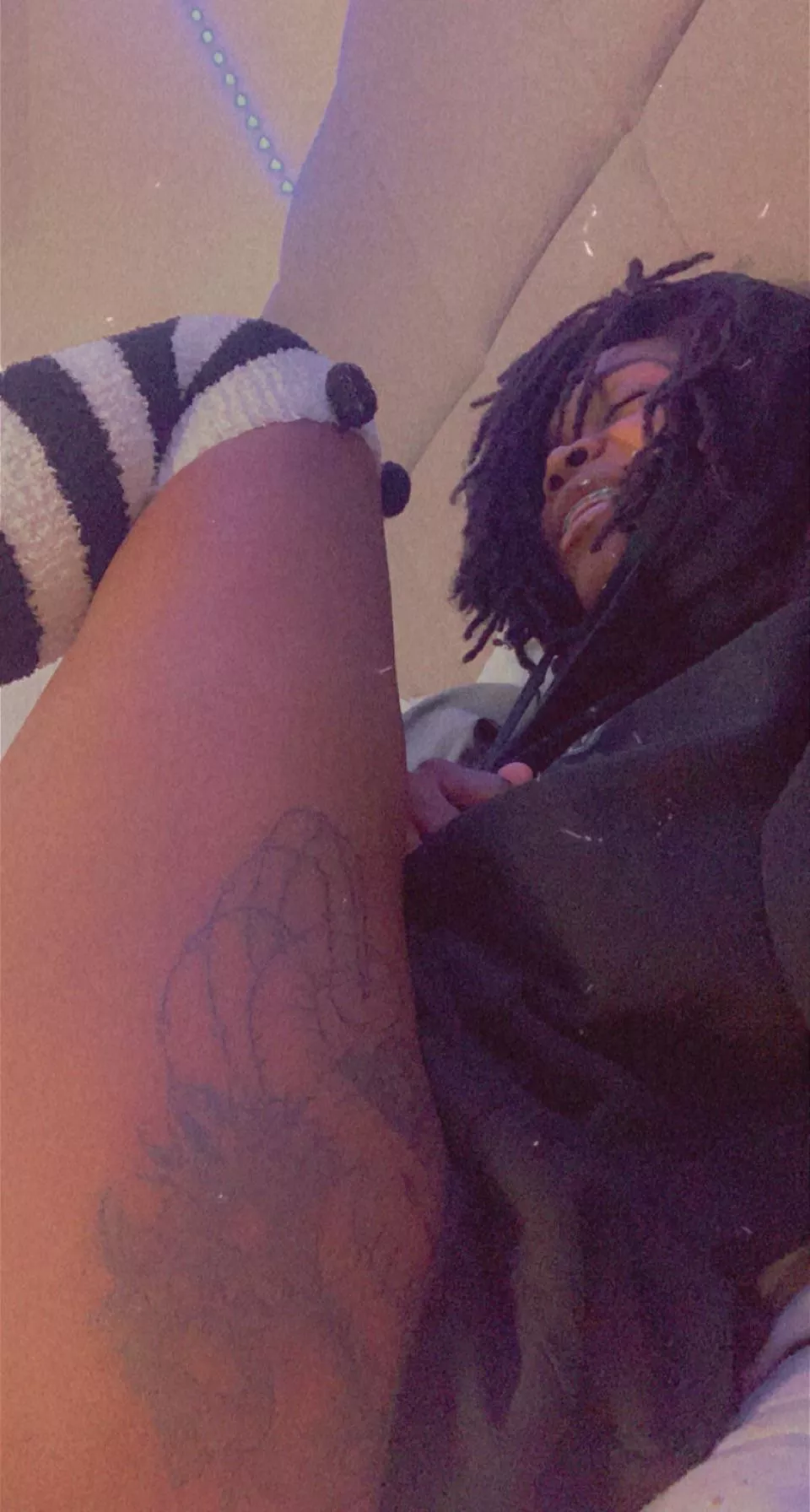 6’0 [F] Mostly legs 🤤🥺💜