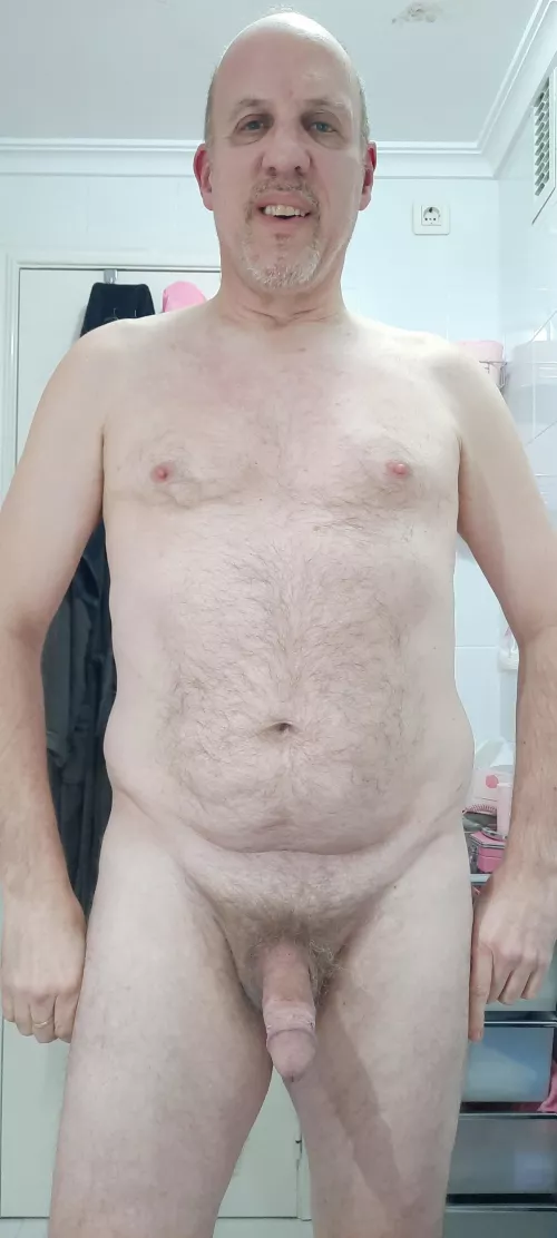 [60] Male who loves nudity!