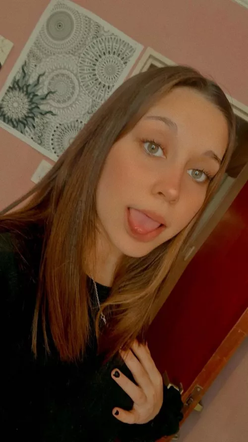 🥳 60% off right now Barely legal 🤫 PE student. Pretty braces w/ a big booty 🏋️♀️ GFE 🍐 Good girl with a very naughty side Online all day💦