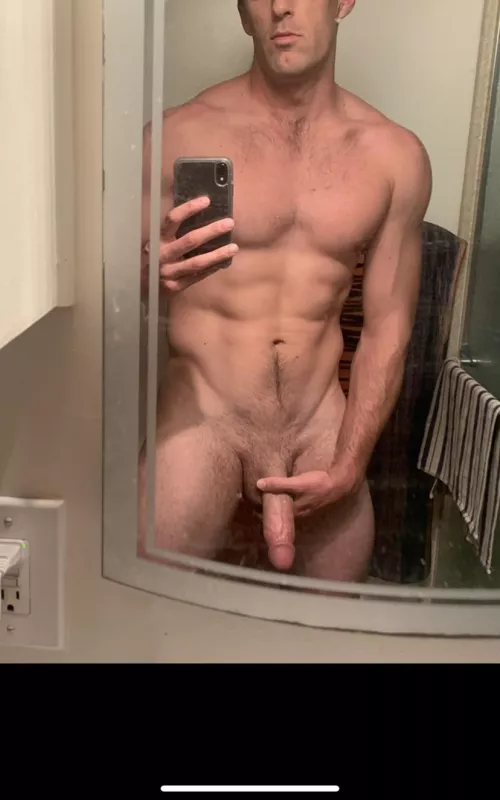 6’4 with an 8 inch 🍆