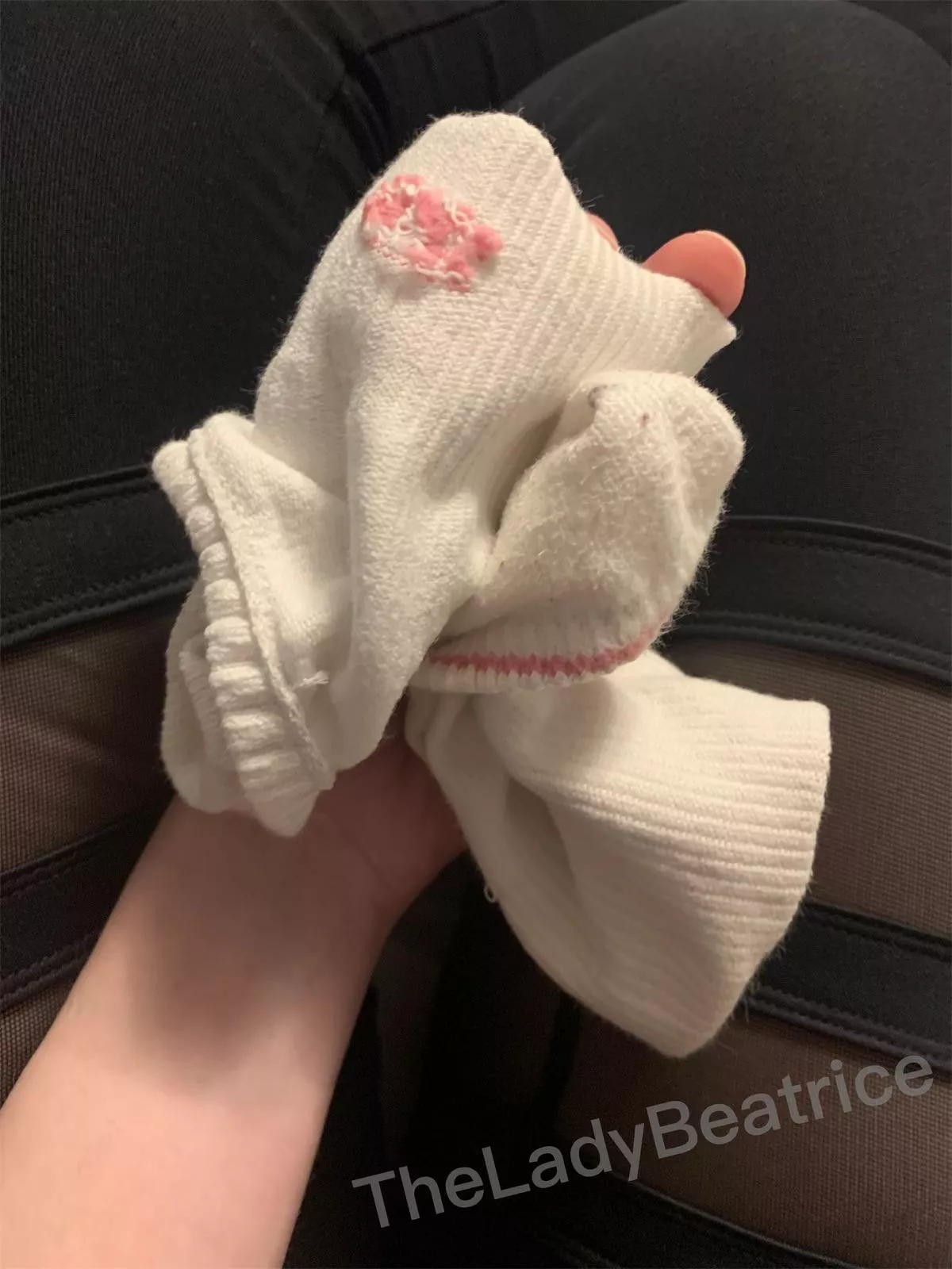 70 minutes on the treadmill later and honestly didn’t even want to touch these they were so repulsive and wet and gross and HRNK… this pair went into the wash, who want to buy the next pair? 😈