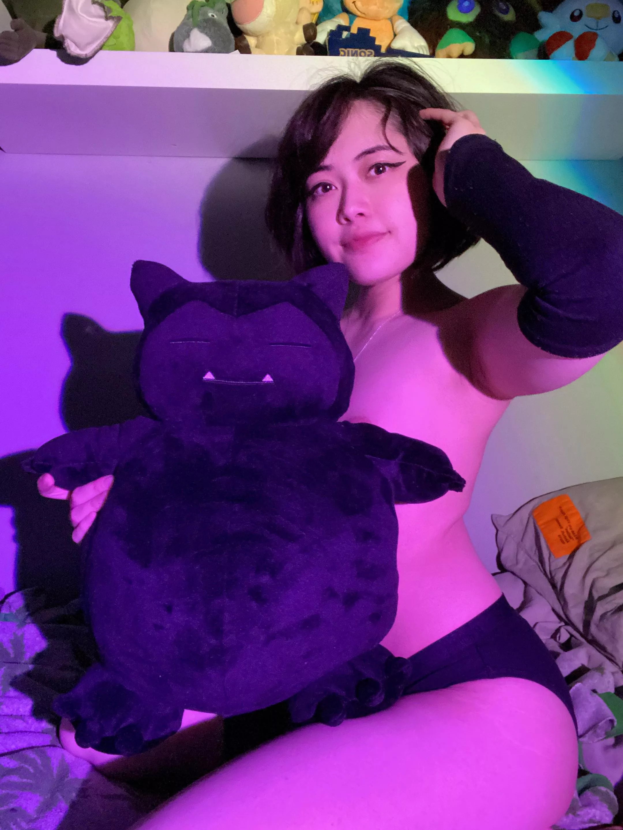 a little blurry but do you like my snorlax ? 🥺🖤