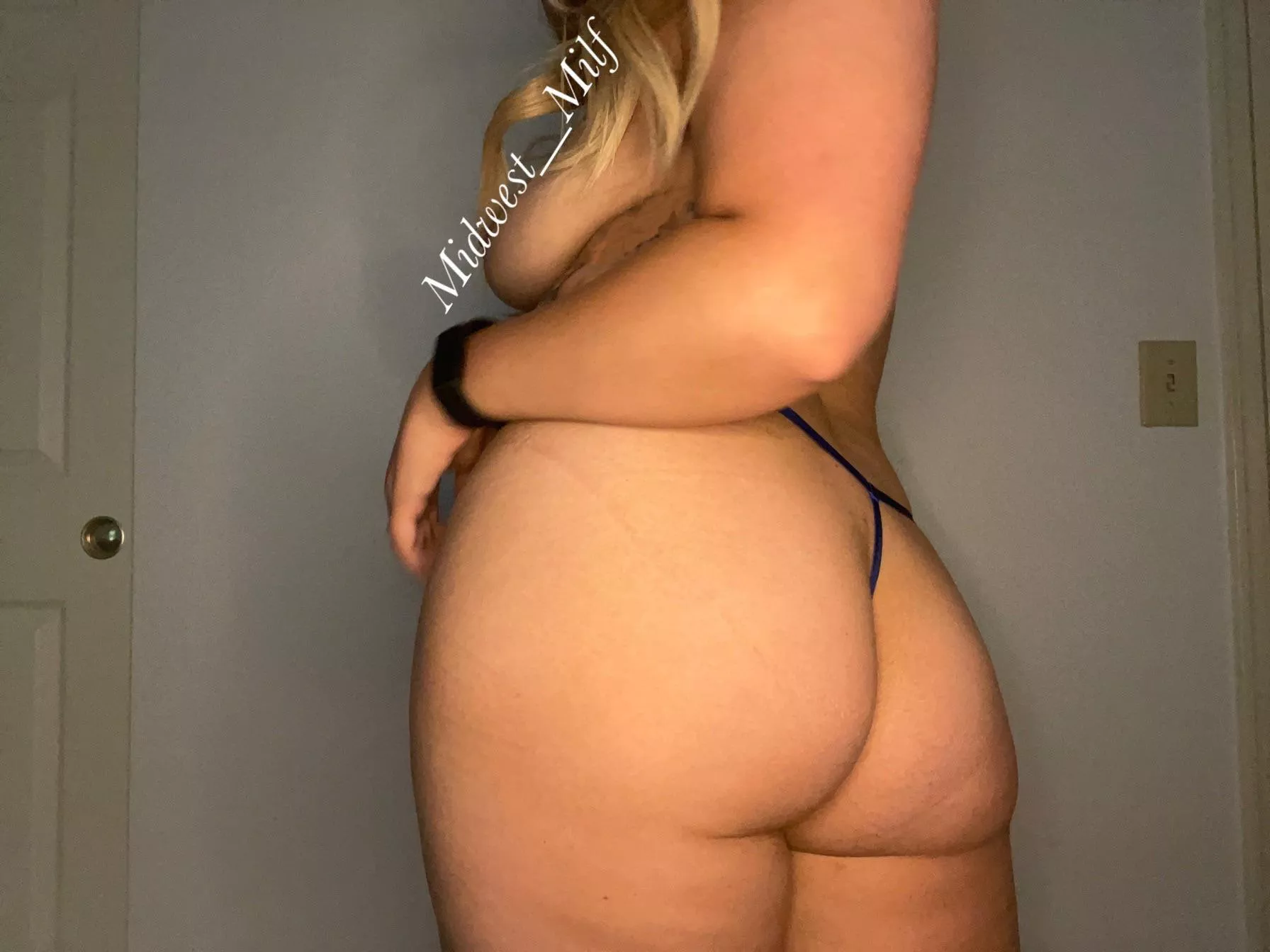 A little navy blue g string💋