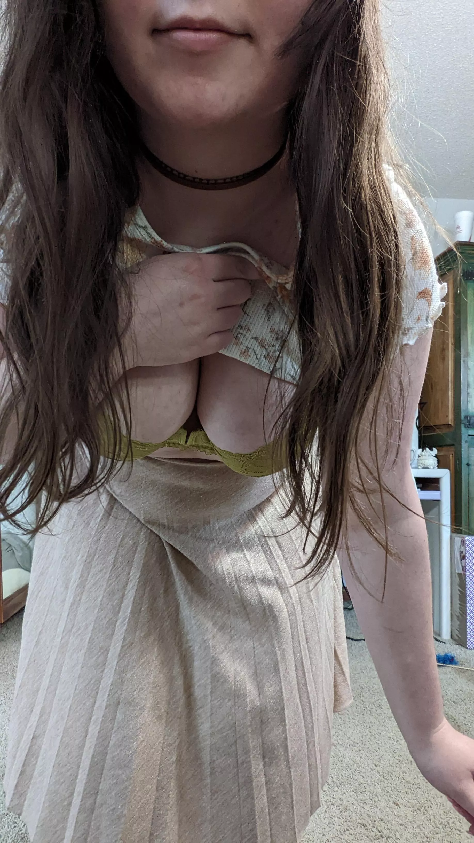 A little peak in my outfit 🥰💚