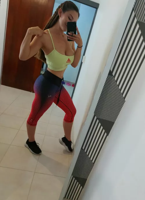 A little post-workout selfie ☺️ [F]