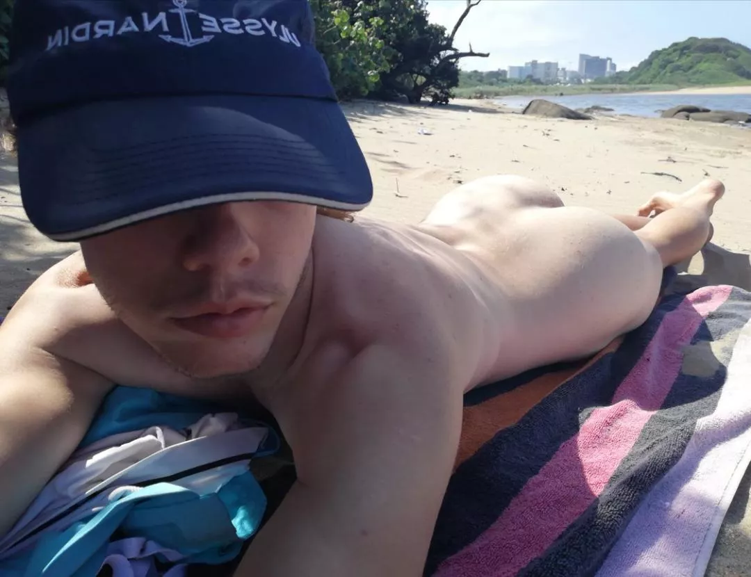 a mild softcore peek from my content of me being cheeky on the beach