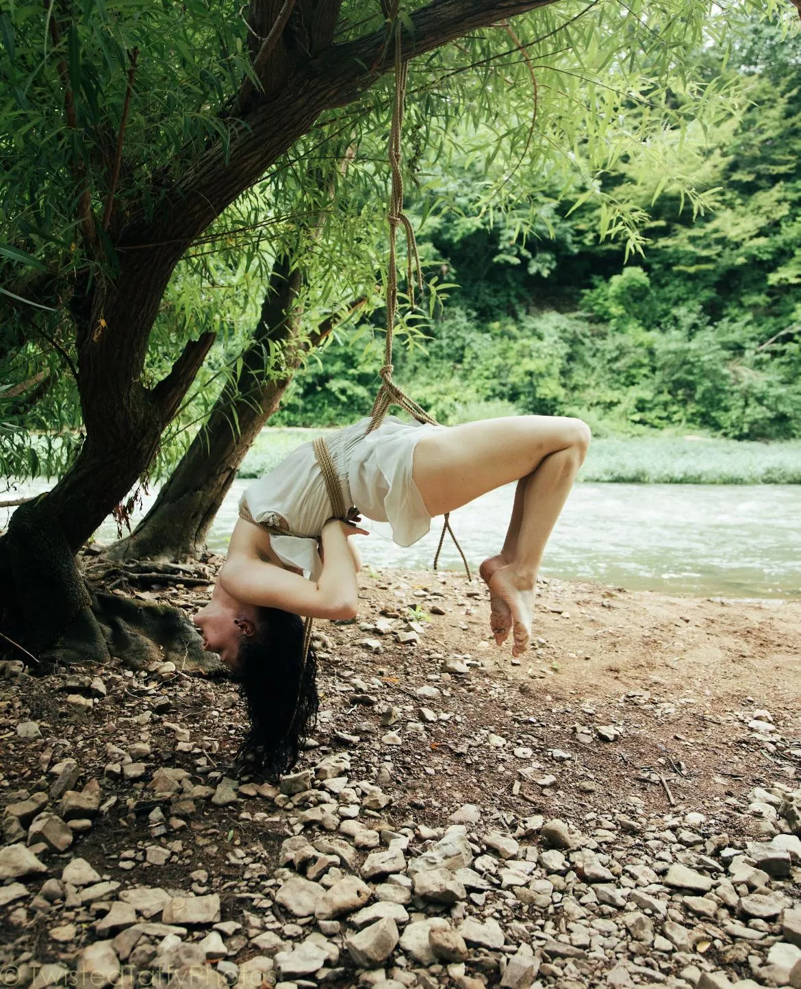 A quick self suspension by the river