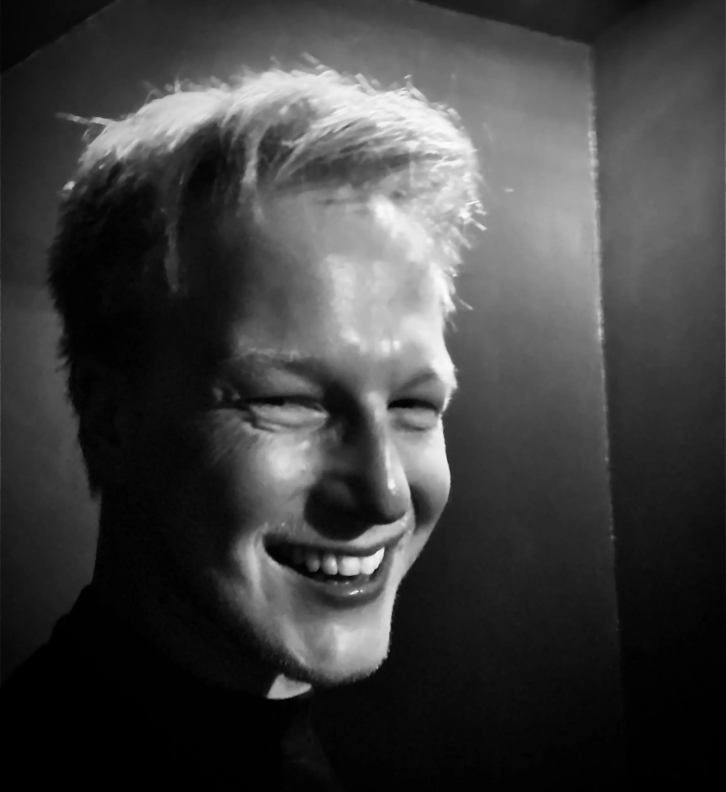 Actually this is me peeing in an urinal in the club. Thanks to my friend 📸