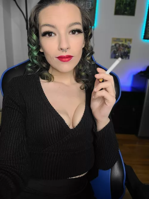 Afternoon cigarette 🥰