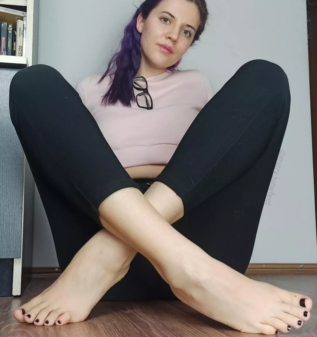 Ah just look at those cute toes! ;)