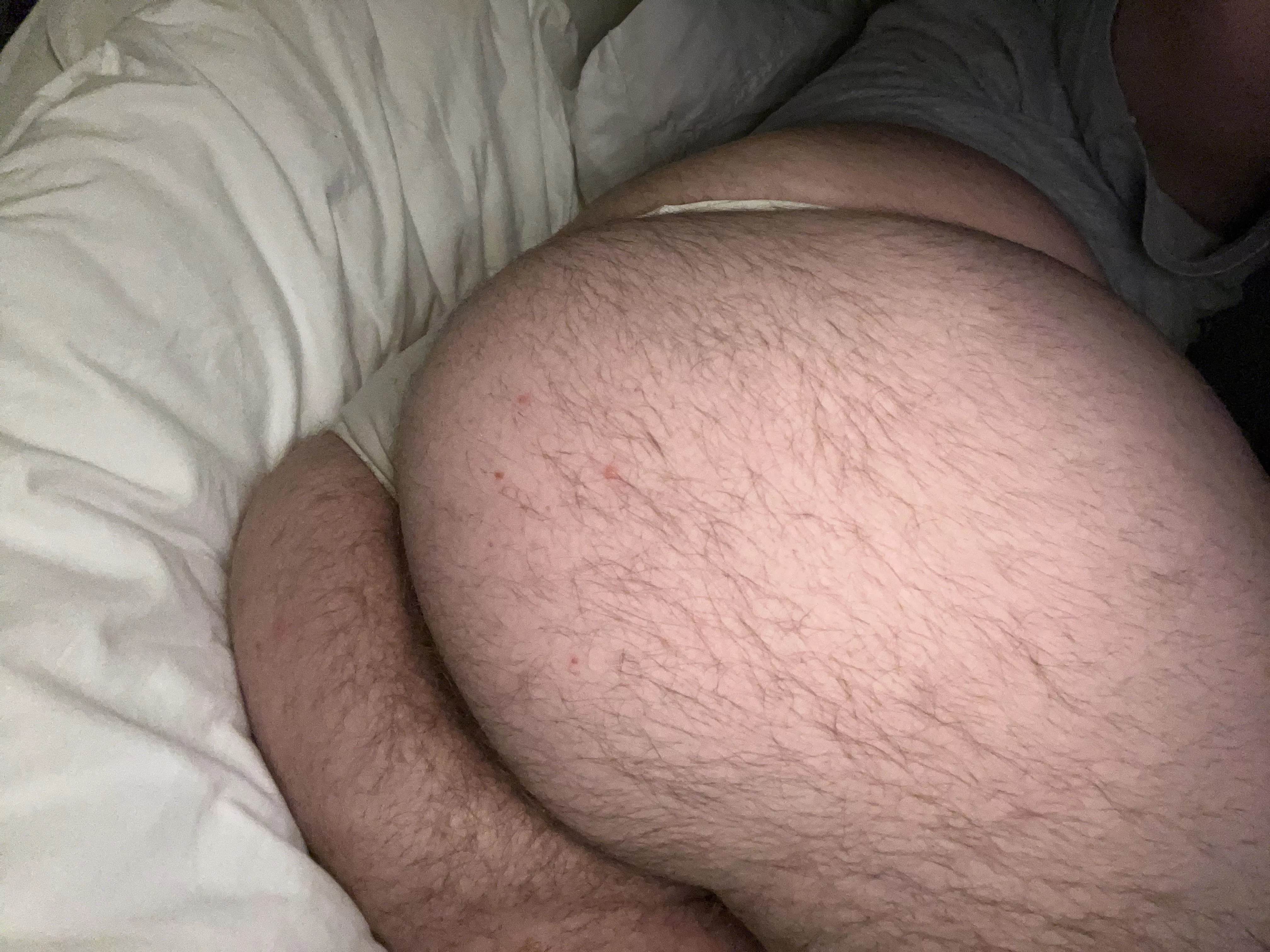 All I want is for someone to move my thong to the side and fuck my ass raw🥵