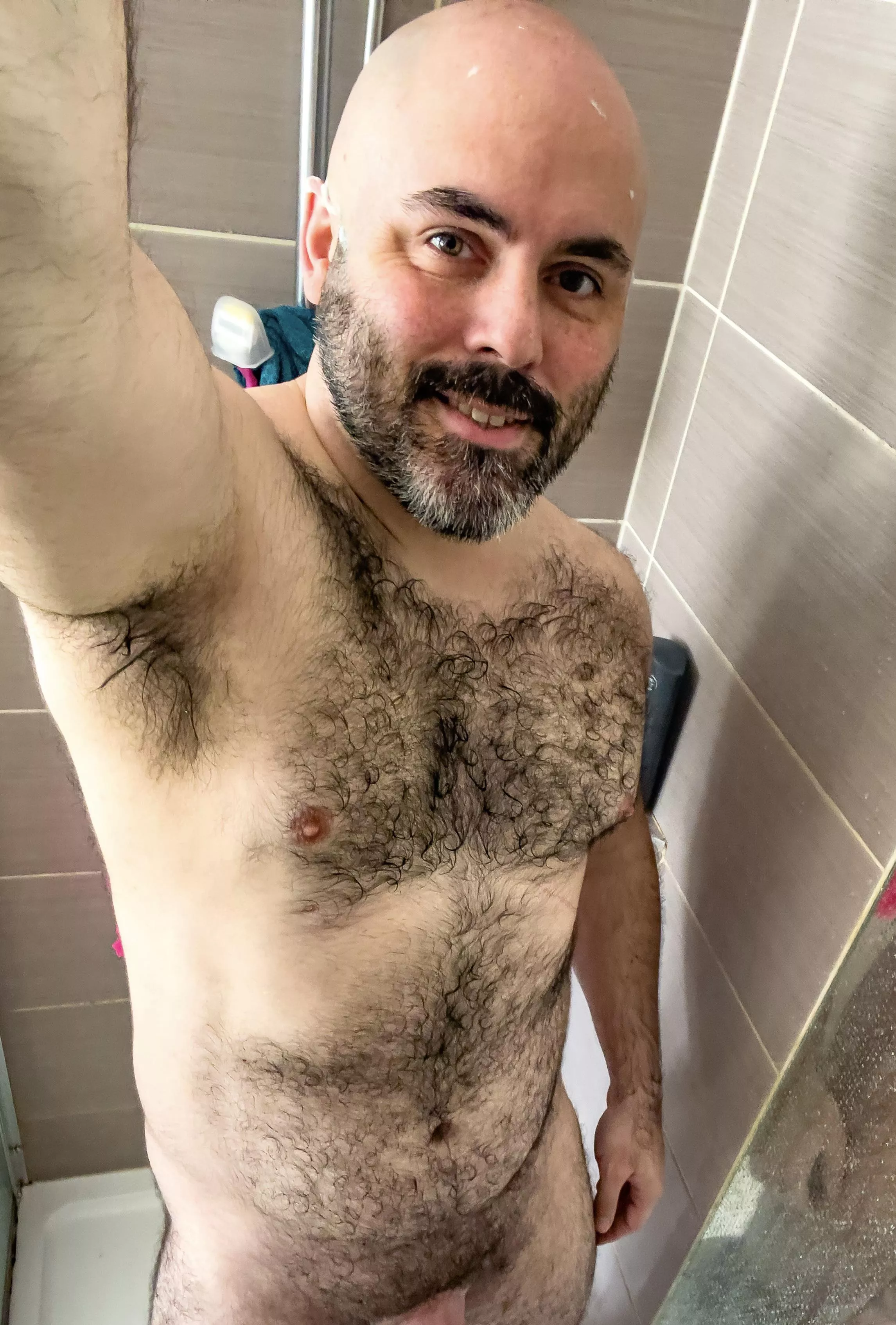 All wet, freshly shaven head too (39) All wet, freshly shaven head too (39)