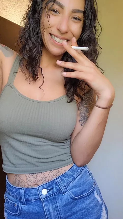 Always happier with a cig between my fingers 😘