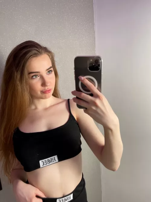 Amateur baby girl🍓 Just going to take pictures for all day