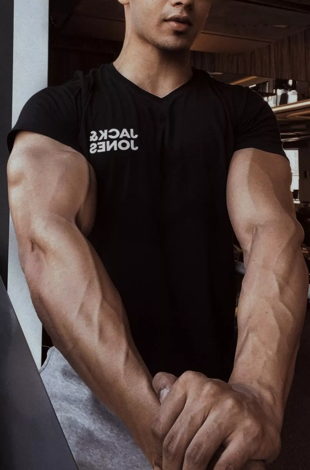 amazing what one picture of veiny forearms can do, right?