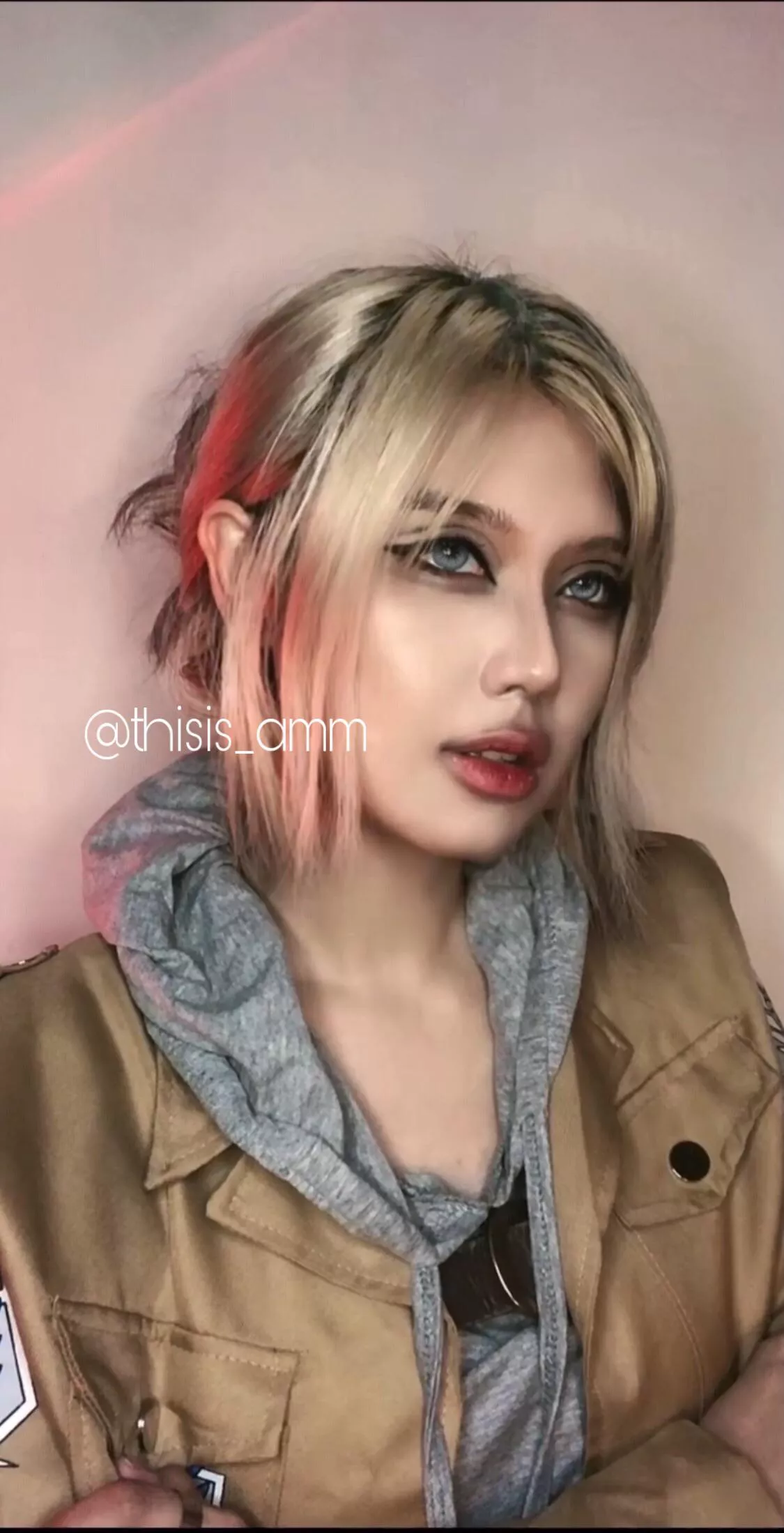 Annie cosplay \(//∇//)\ finally I did her! Because her wig is expensive so I used my own hair ~