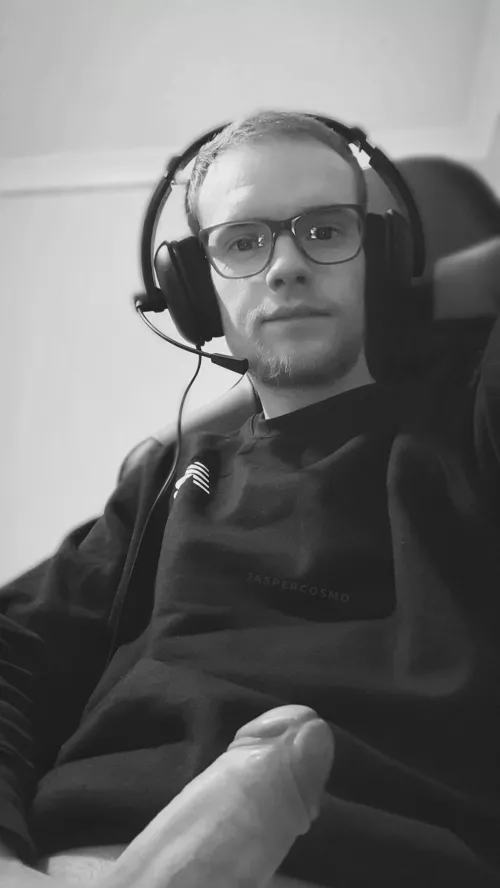 Any gaymers here? (Terrible pun) What have you been playing recently? I've been bingeing Halo Infinite 😇