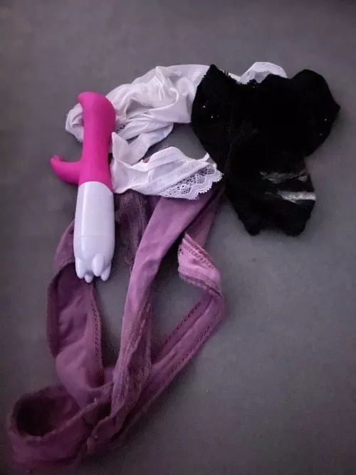 Any ideas what to do? I would like to do some new things 😈I am bored home alone