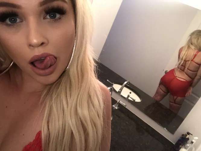 any slaves i can enjoy for the weekend ? [OC] [DOMME] 🔞