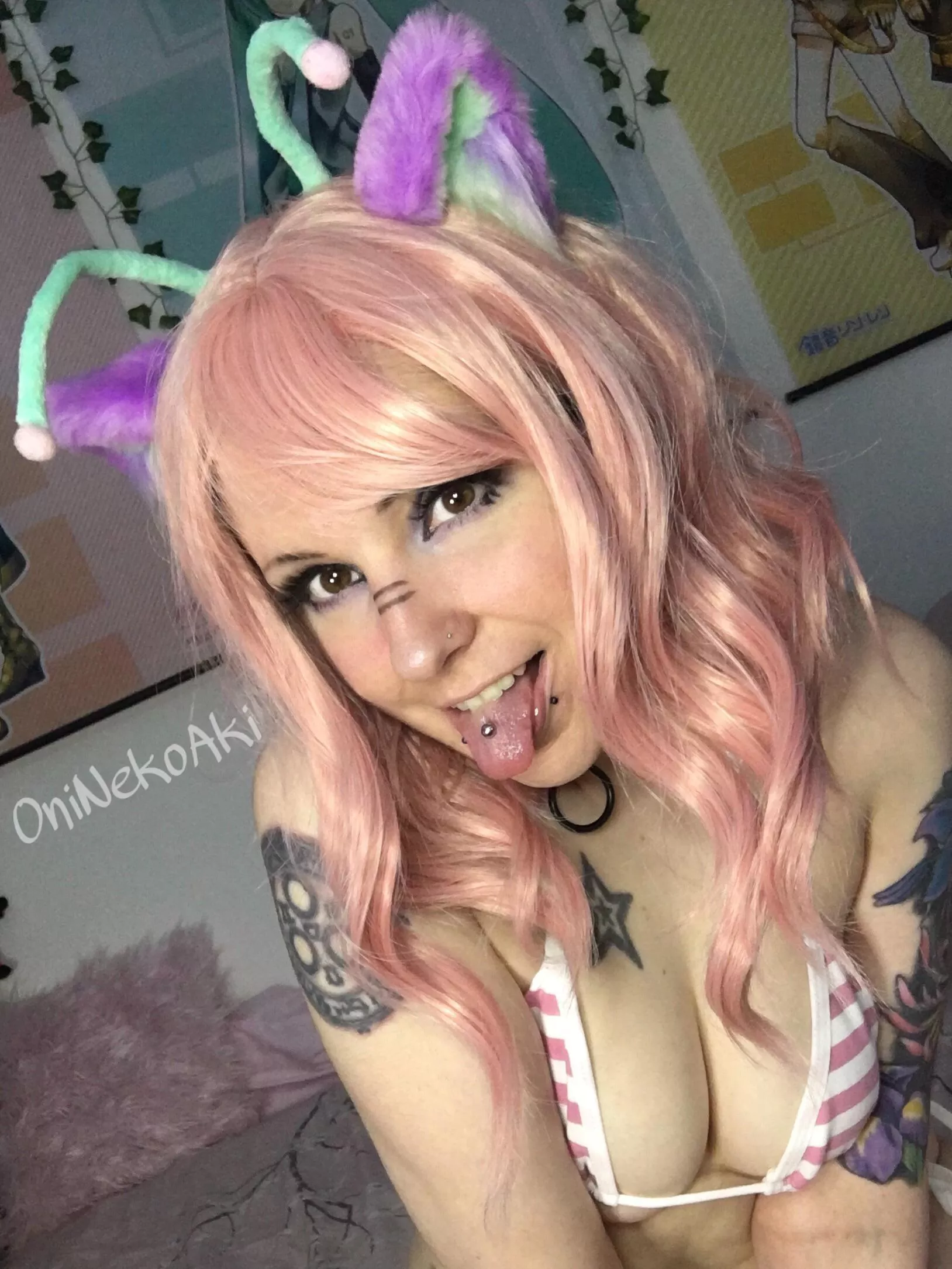 Any treats for a kawaii alien kitty?