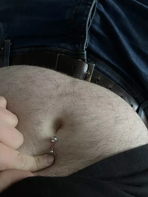 Any UK gals in here that are genuinely into belly buttons?