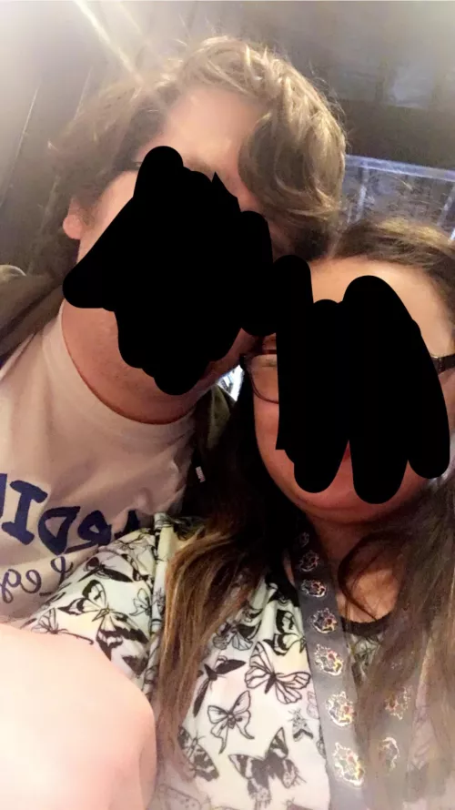 Anybody in Ky want to do it with me (m19) while my gf (f18) watches? Dm if interested we are new to this