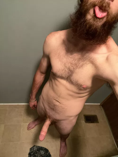 Anybody wanna help a dirty mechanic clean up after work?😌