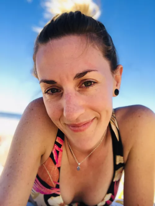 Anyone care to join me at the beach? 🥰