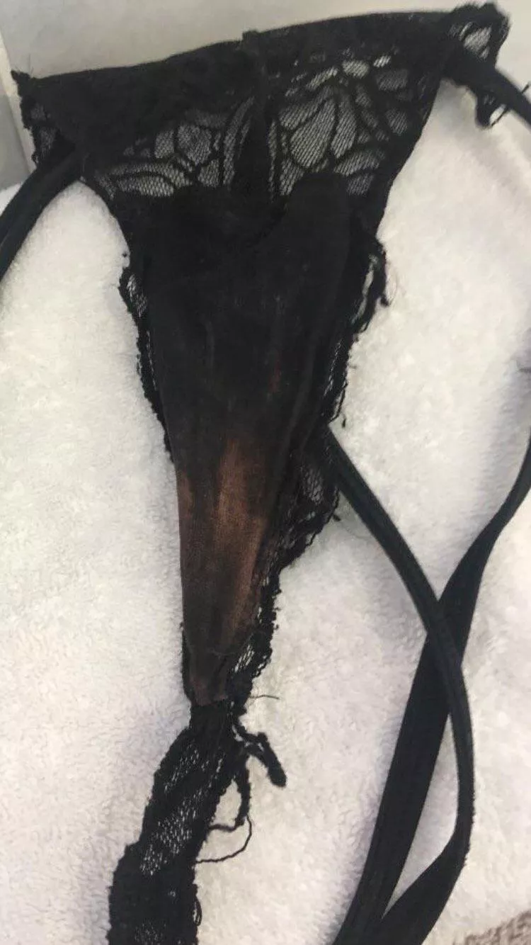 Anyone cum on my sister photos? I have 18-years-old sister and then younger sister❤️Dm me