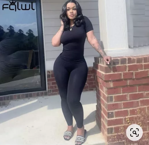 Anyone know her @? Name?