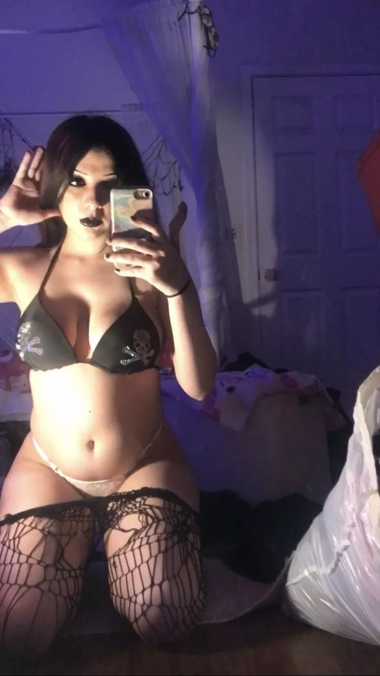 anyone like emo latina slutssss ;)? anyone like emo latina slutssss ;)?