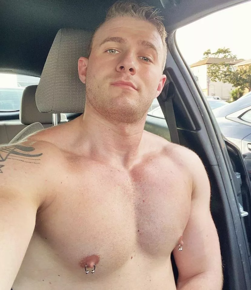 Anyone looking for a new gaming buddy?😉🥳