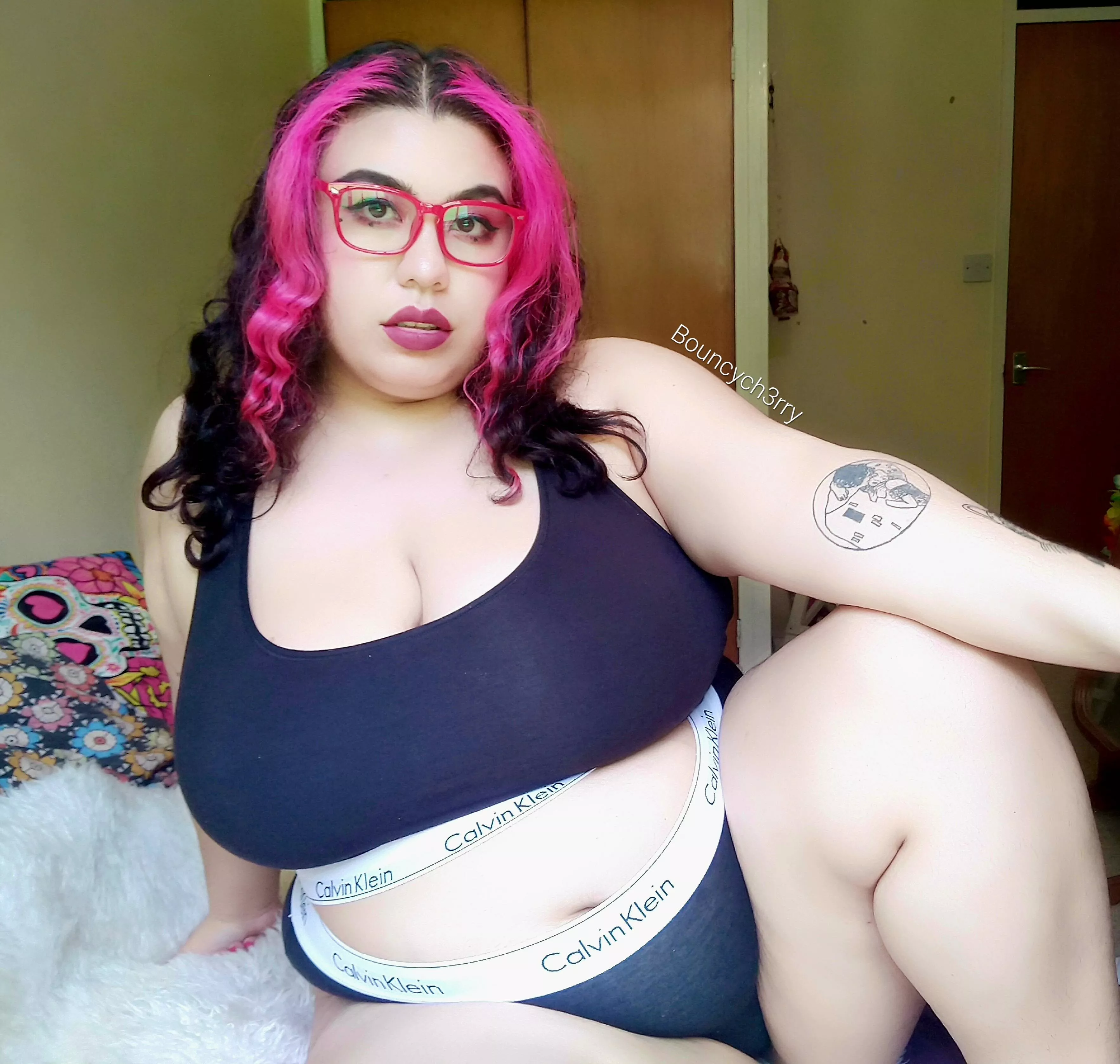 Anyone need some thicc thighs wrapped around them? π Anyone need some thicc thighs wrapped around them? π