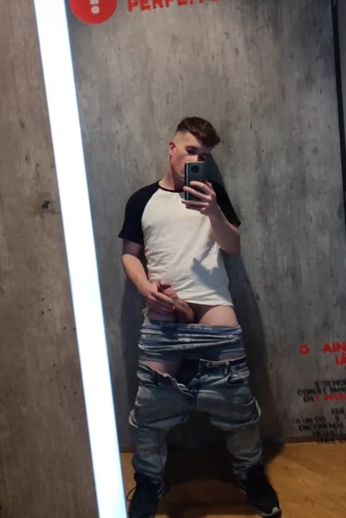 Anyone to come shopping with me ? 😇