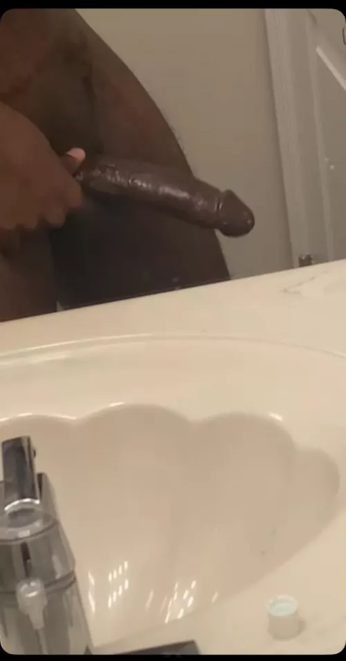 Anyone volunteers to drain this chocolate cock🍫