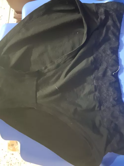 anyone wanna chat about moms and sisters panties?