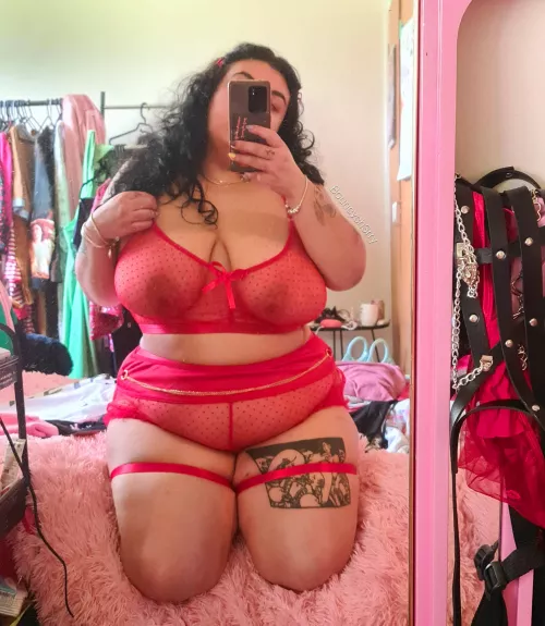 Anyone wanna cuddle-fuck a soft and squishy slut? π