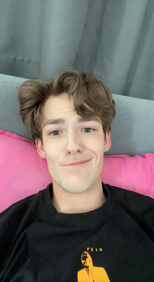 Anyone wanna talk had a bit of a shitty day dm :)