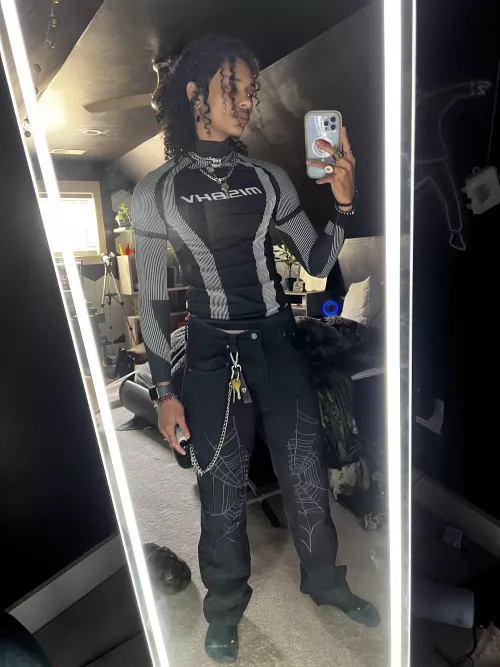 Anyone want to play some Apex Legends with me ^.^